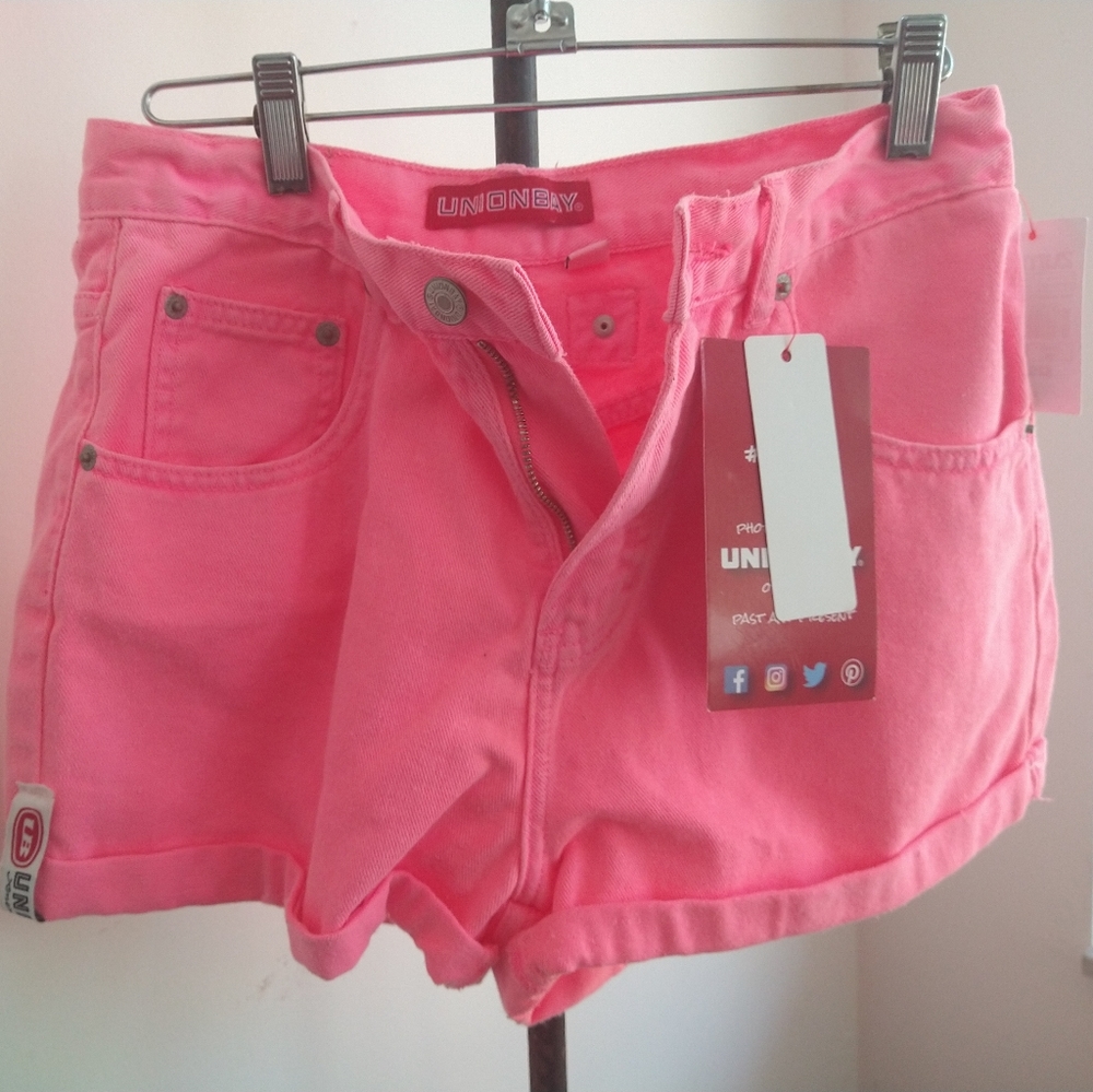 Pink shorts - Picture 2 of 3